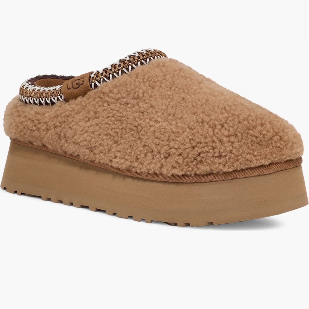 Women’s UGG maxi shearling platform slipper size 8